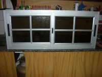 Ventana vidrio repartido o tipo colonial. serie 25